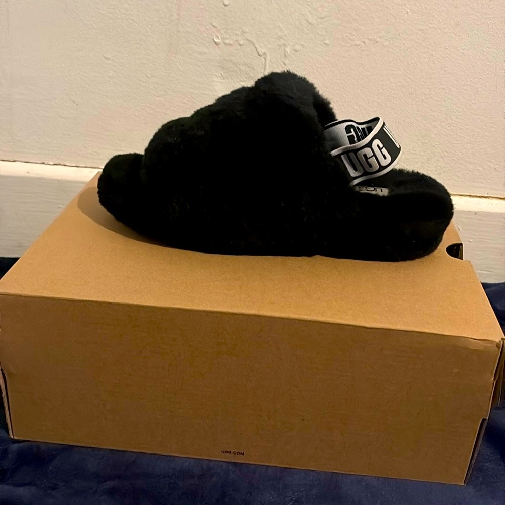 Ugg Women Fluff Slide- Black, Size 8
